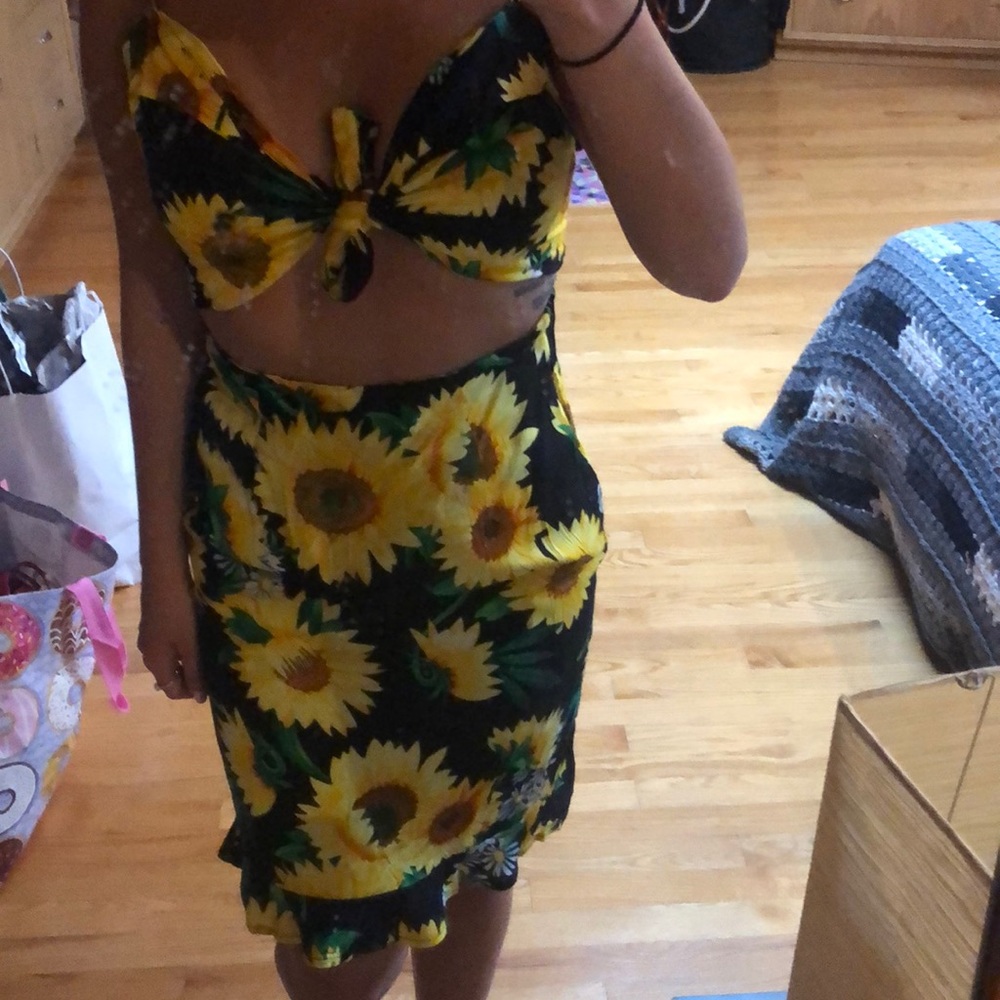 Dress - Picture 2 of 3